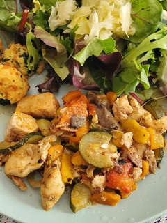 Una foto de María's pollo Alambre