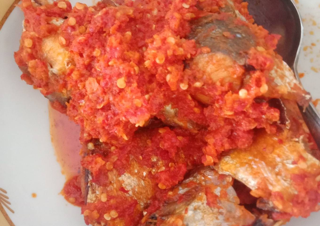 Ikan goreng balado/ balik tomat