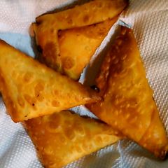 A picture of Jackfruit Samosa.