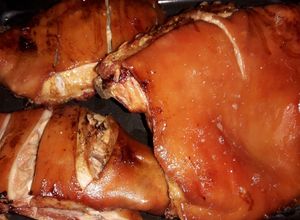 Una foto de Cochinillo al horno