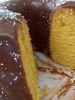 Una foto de Budín de naranja con baño de chocolate