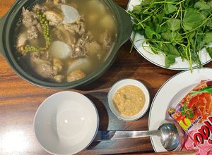 Hình của món Dê hầm củ cải trắng và tiêu xanh.