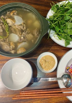 Hình của món Dê hầm củ cải trắng và tiêu xanh.