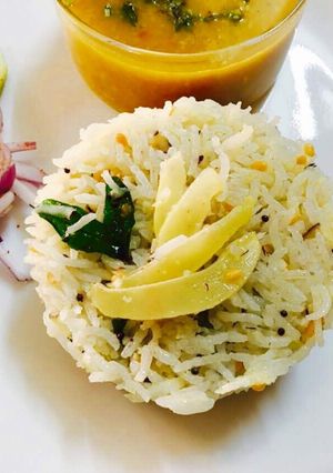A picture of Raw mango rice Mangai Sadam.