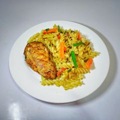 A picture of Fusilli pasta and chicken.