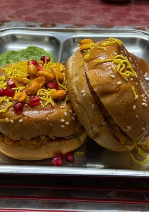 કચ્છી દાબેલી (Kutchi Dabeli Recipe In Gujarati) રેસીપી મુખ્ય ફોટો