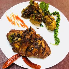 A picture of Green Pepper & Red Chilli Chicken Fry.