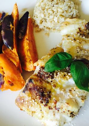 Foto principal de Merluza al horno con mostaza y sésamo