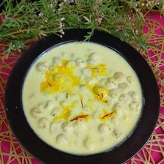 A picture of Makhana Rasmalai.