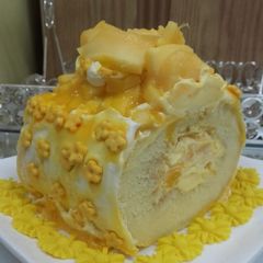 A picture of Mango Cake Swiss role.