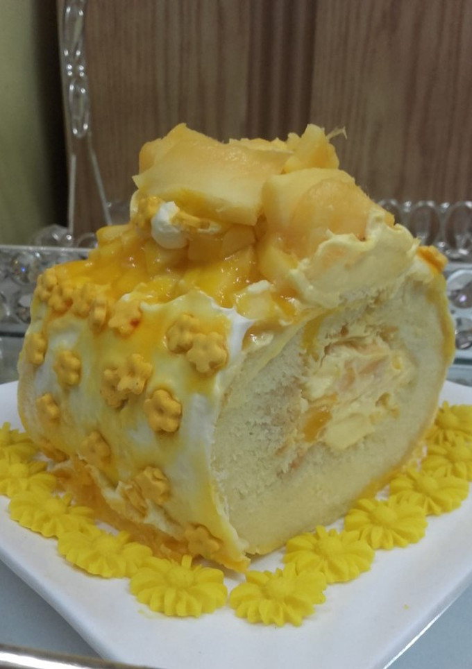 A picture of Mango Cake Swiss role.