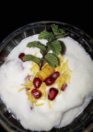 A picture of Raj kachori.