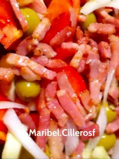 Una foto de Ensalada tricolor con bacon