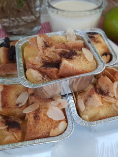 Foto resep Bread Pudding With Custard Sauce