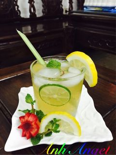 A picture of Lemongrass Lemonade.