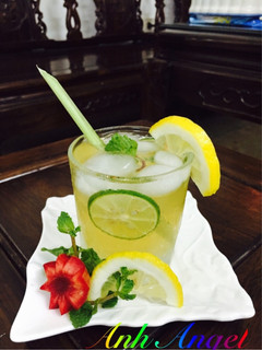 A picture of Lemongrass Lemonade.