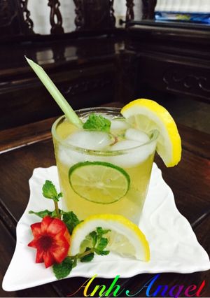 A picture of Lemongrass Lemonade.