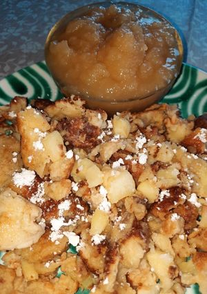 Almás császármorzsa almaszósszal recept fotója