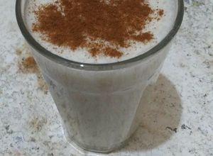 Una foto de Súper fácil licuado 🍌😙