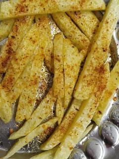 पेरी पेरी फ्रेंच फ्राइज (Peri peri french fries recipe in Hindi) रेसिपी मुख्य फोटो