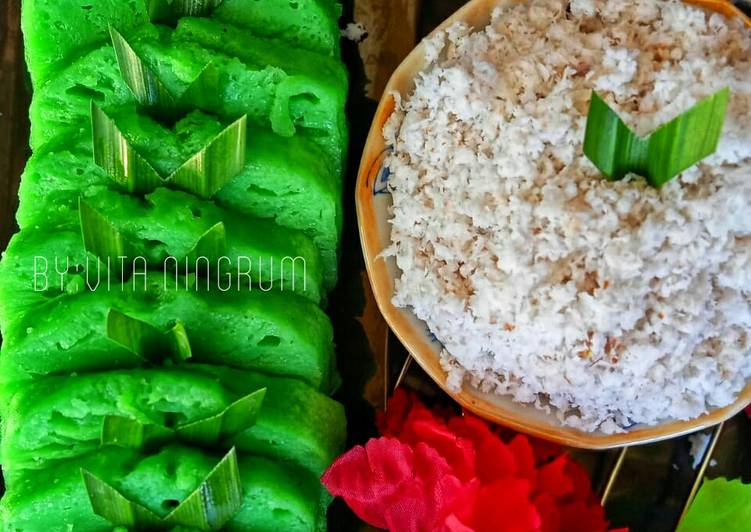 Kue Pak Thong Ko(kue apem beras)