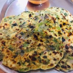 A picture of Methi paratha.