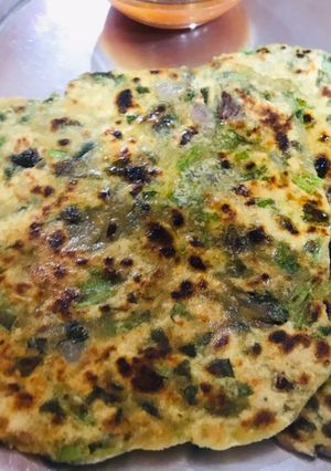 A picture of Methi paratha.