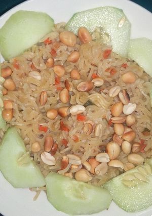 A picture of Noodles with groundnut and kukunba.