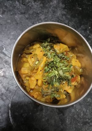 आलू बैंगन की सब्जी (aloo baingan ki sabzi recipe in Hindi) रेसिपी मुख्य फोटो