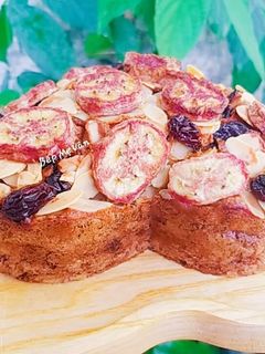 Hình của món Bánh chuối nướng nho khô và hạnh nhân.
