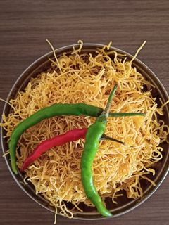 ઝીણી સેવ (Jhini Sev Recipe In Gujarati) રેસીપી મુખ્ય ફોટો