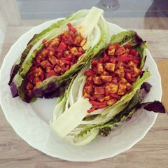 A picture of Tofu Paprika Lettuce Taco.