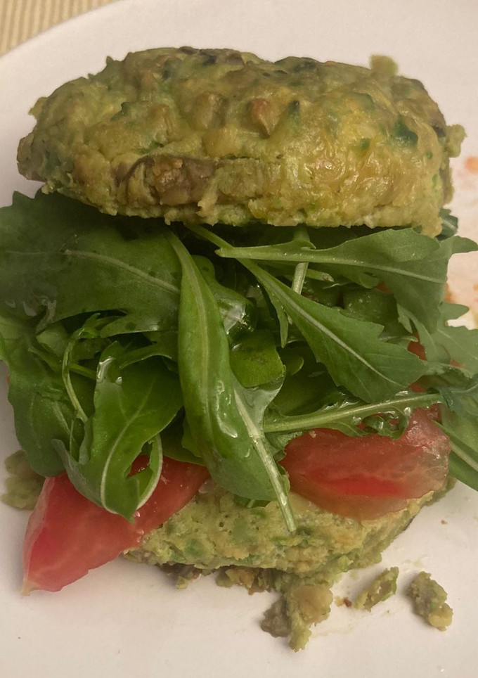 Una foto de Sándwich pan de aguacate