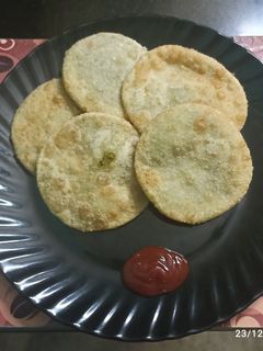 কড়াইশুঁটির কচুরি (Karaishutir kachori recipe in bengali) রেসিপির প্রধান ছবি