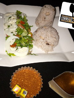 A picture of Rice & beans, wif salad.