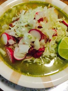 Una foto de Pozole Verde de pollo