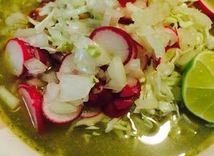 Una foto de Pozole Verde de pollo
