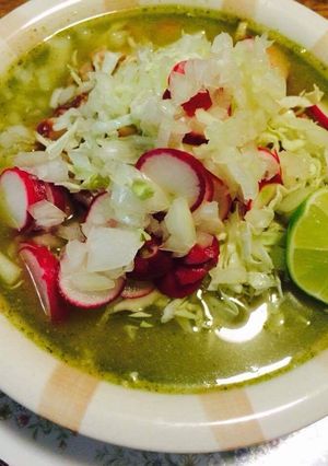 Una foto de Pozole Verde de pollo