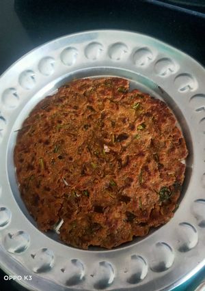 A picture of Jowar paratha.