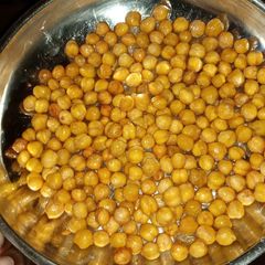 A picture of Deepfried chanapeas.