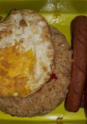 Foto resep Nasi Goreng Pedas with Telur Mata Sapi&Sosis Goreng#bekalsekolahwisnu#Maree