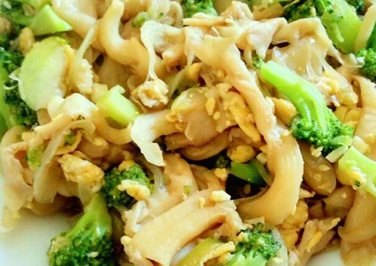 Bagaimana Membuat Jamur Brokoli Saus Tiram Sederhana Lezat