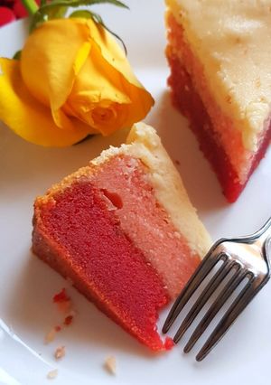 A picture of Strawberry Cheese Layer Cake.