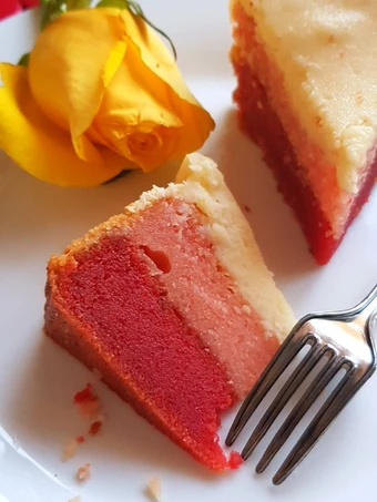 Simple Way Make Recipe Strawberry Cheese Layer Cake that is Delicious, Appealing}