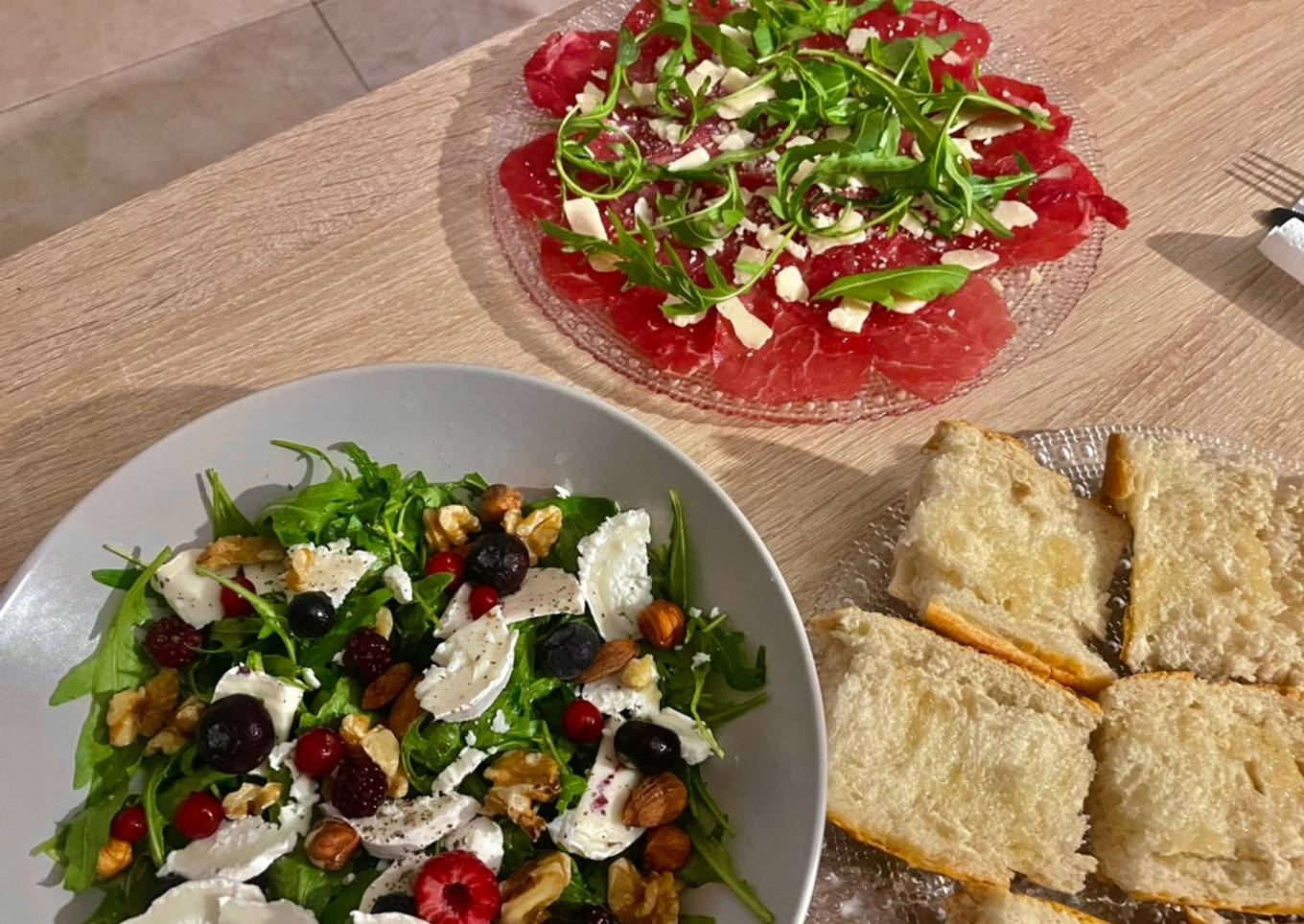 Ensalada y carpaccio 🫐🌰