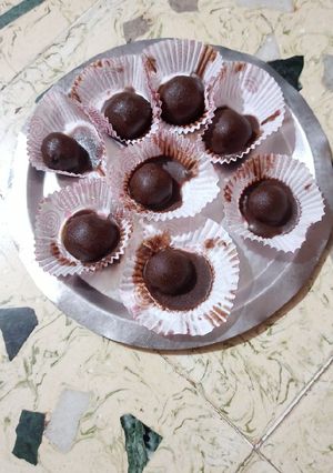 A picture of Chocolate balls.