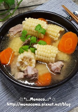 白玉米紅蘿蔔排骨湯 的食譜成品照片