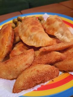 عکسی از دستور پیراشکی کلم و عدس با پنیر وگچیز 😋 با سیب زمینی سوخاری