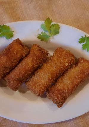 A picture of Pizza bread roll.