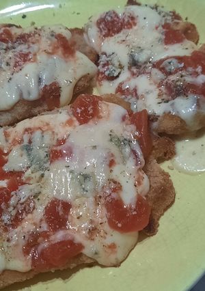 Una foto de Milanesas a los 3 quesos (fresco, provolone y roquefort)